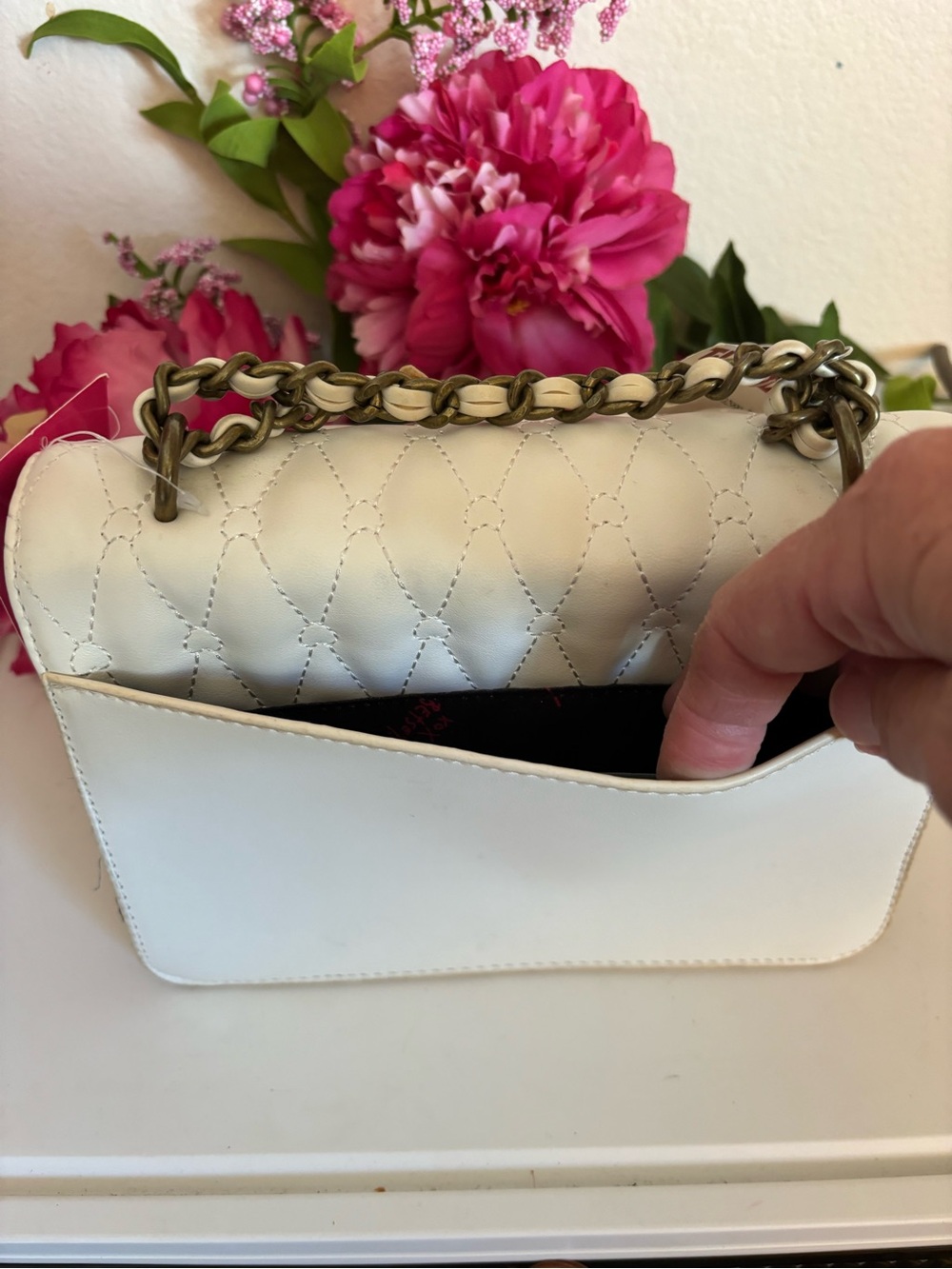 NWT Betsey Johnson Creamy White Quilted Crossbody/Shoulder Bag With Chain Strap - Picture 5 of 9